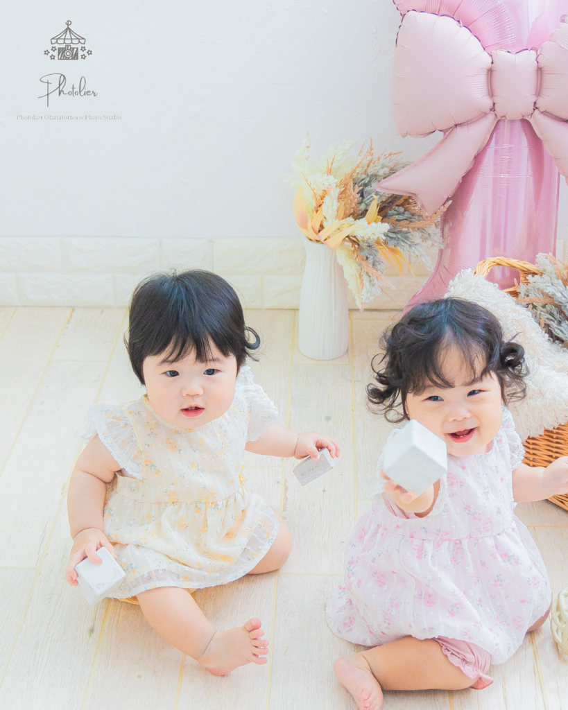 双子の女の子の誕生日写真フォトリエ小畑トモコ写真スタジオ仙台宮城